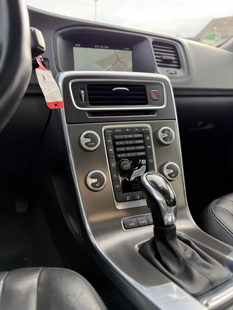 Volvo V60 D6  R-Design Full Option Plug-in Hybrid