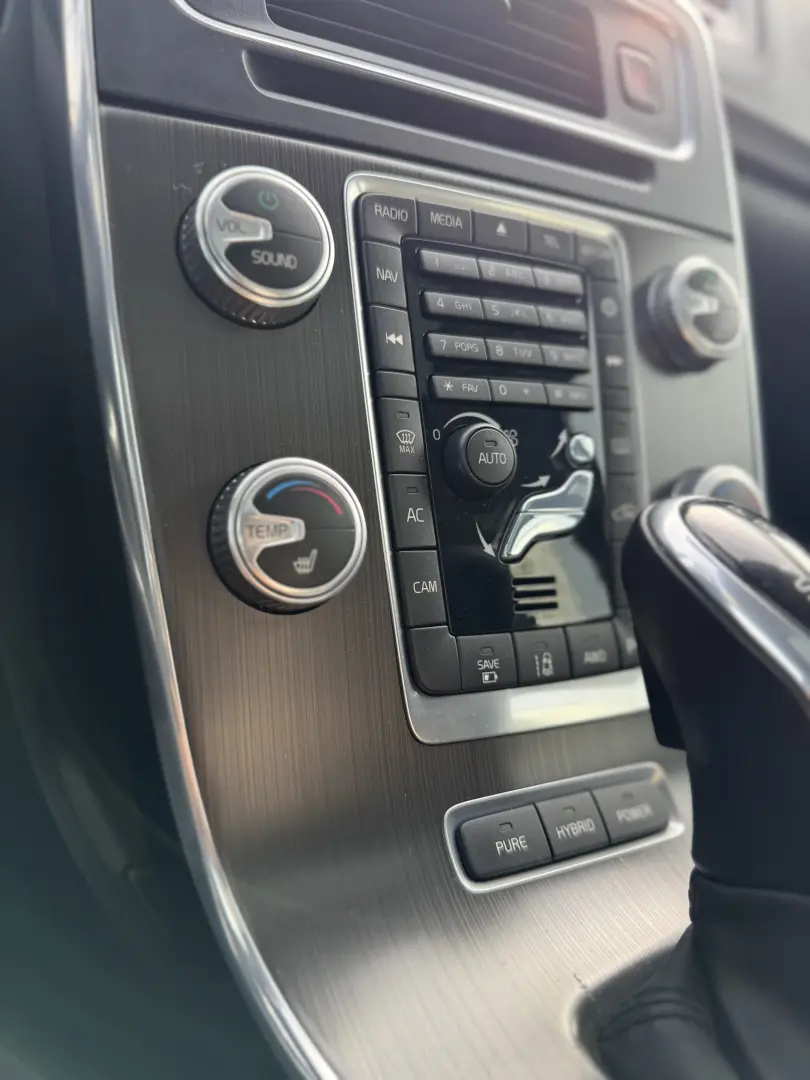 Volvo V60 D6  R-Design Full Option Plug-in Hybrid