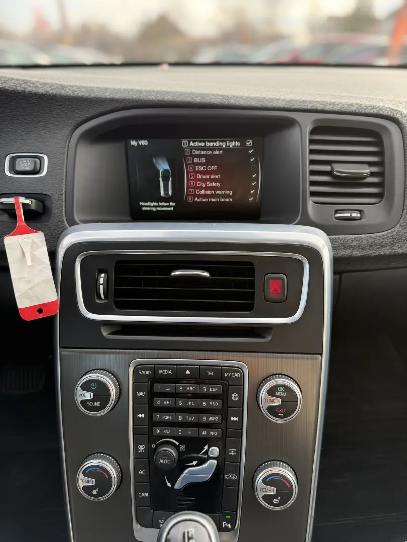 Volvo V60 D6  R-Design Full Option Plug-in Hybrid