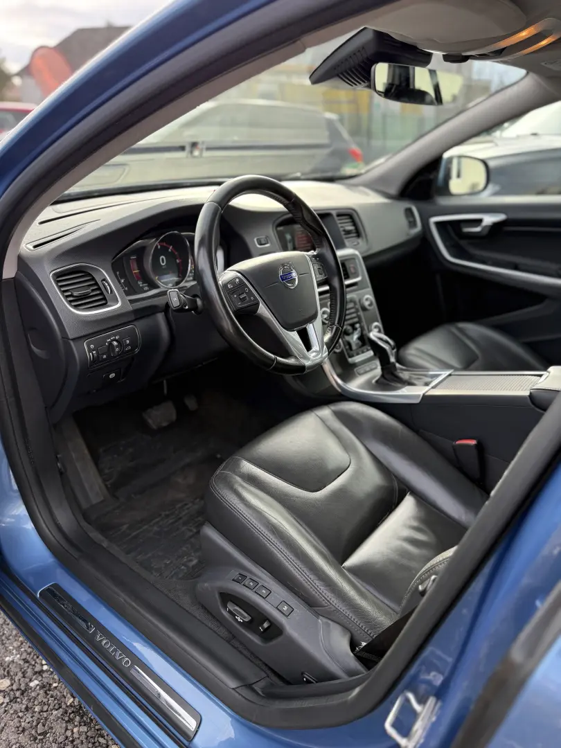 Volvo V60 D6  R-Design Full Option Plug-in Hybrid