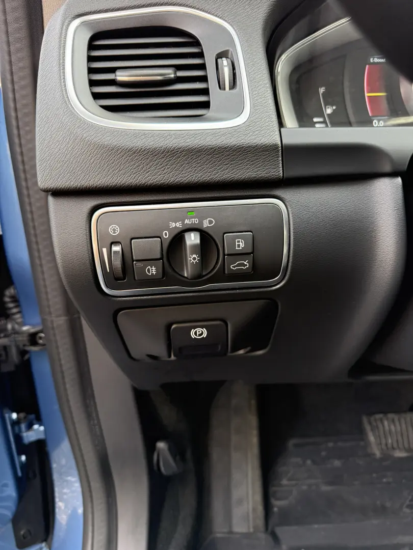 Volvo V60 D6  R-Design Full Option Plug-in Hybrid