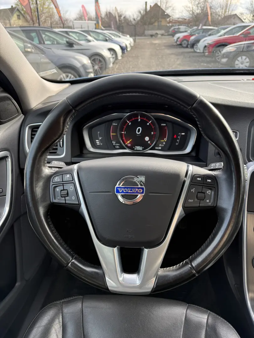 Volvo V60 D6  R-Design Full Option Plug-in Hybrid