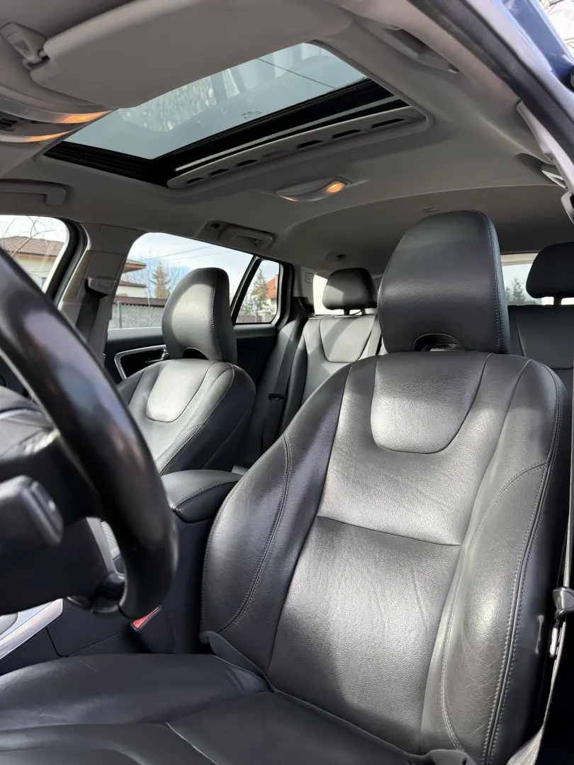 Volvo V60 D6  R-Design Full Option Plug-in Hybrid