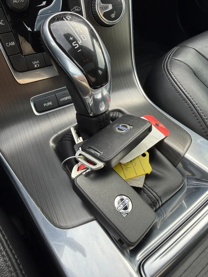 Volvo V60 D6  R-Design Full Option Plug-in Hybrid