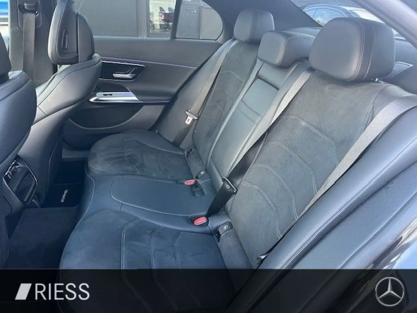 E 300 e Lim AMG Sport Night Distr Pano W-Paket 1