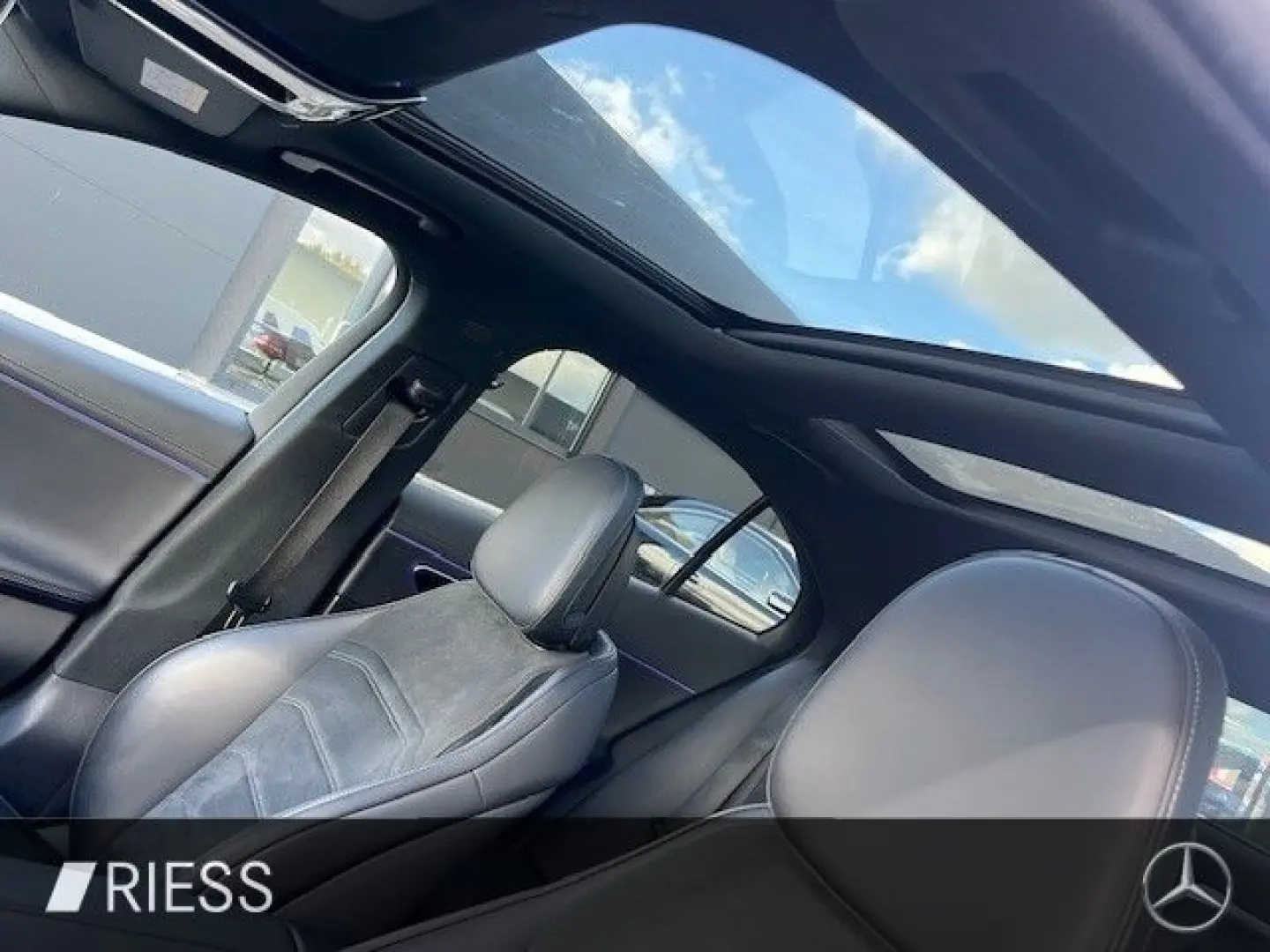 E 300 e Lim AMG Sport Night Distr Pano W-Paket 1