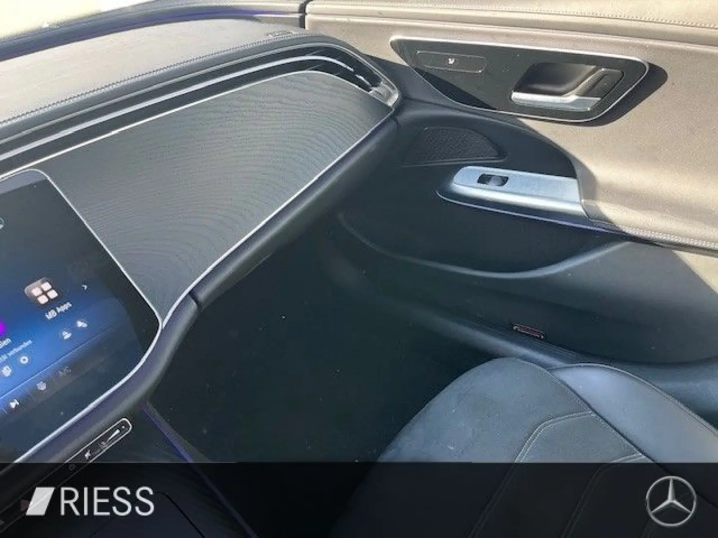 E 300 e Lim AMG Sport Night Distr Pano W-Paket 1