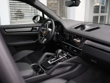 CAYENNE PLATINUM-LUFTF-PANO-HUD-MATRIX-BOSE-21RS