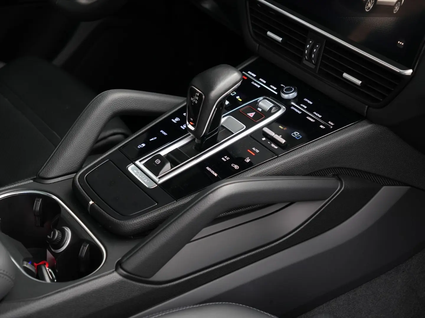 CAYENNE PLATINUM-LUFTF-PANO-HUD-MATRIX-BOSE-21RS