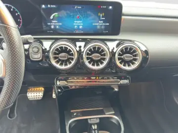 CLA 200  Shooting Brake AMG LINE AHK PANO