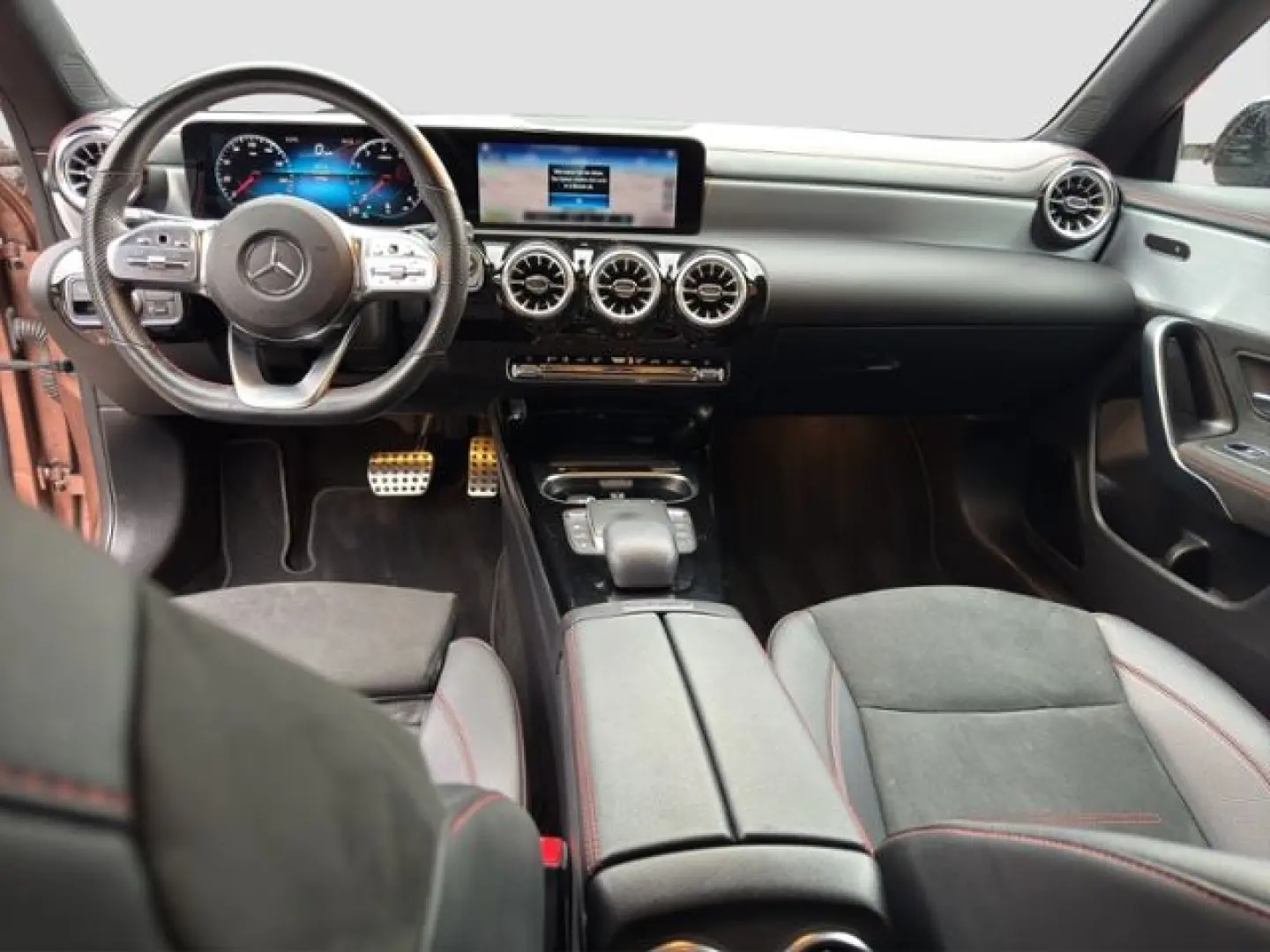 CLA 200  Shooting Brake AMG LINE AHK PANO