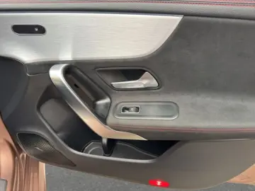 CLA 200  Shooting Brake AMG LINE AHK PANO