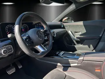 CLA200SB AMG Adv  DISTRO Pano AHK schw.Glas MLED