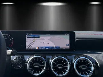 CLA200SB AMG Adv  DISTRO Pano AHK schw.Glas MLED