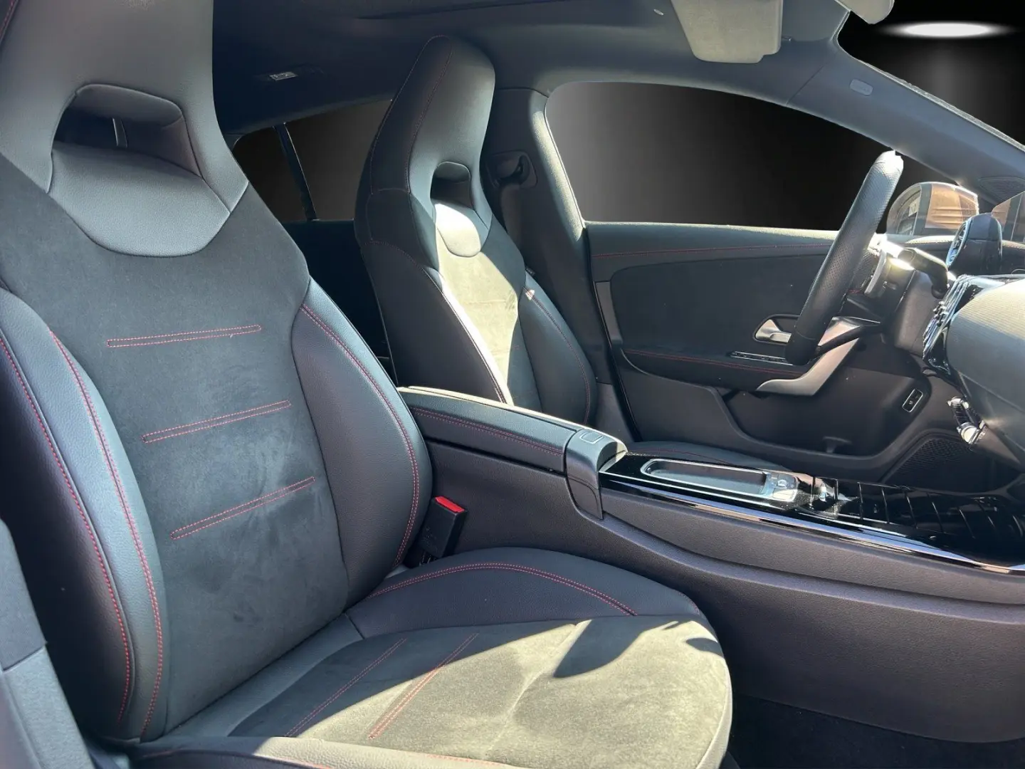 CLA200SB AMG Adv  DISTRO Pano AHK schw.Glas MLED