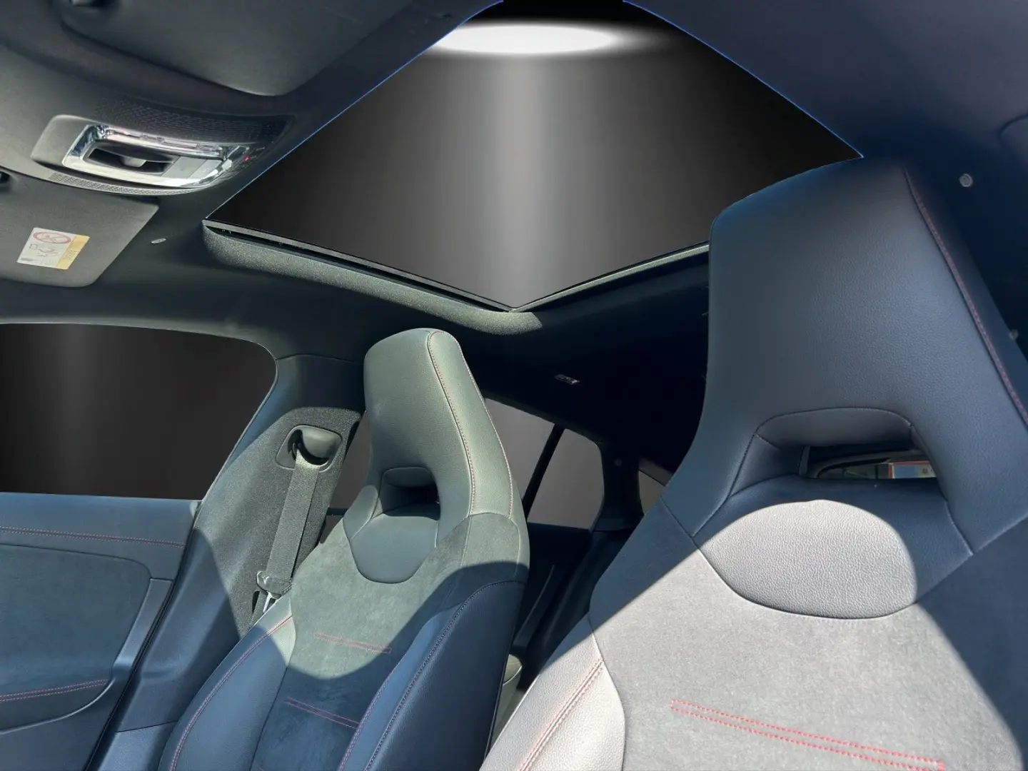 CLA200SB AMG Adv  DISTRO Pano AHK schw.Glas MLED