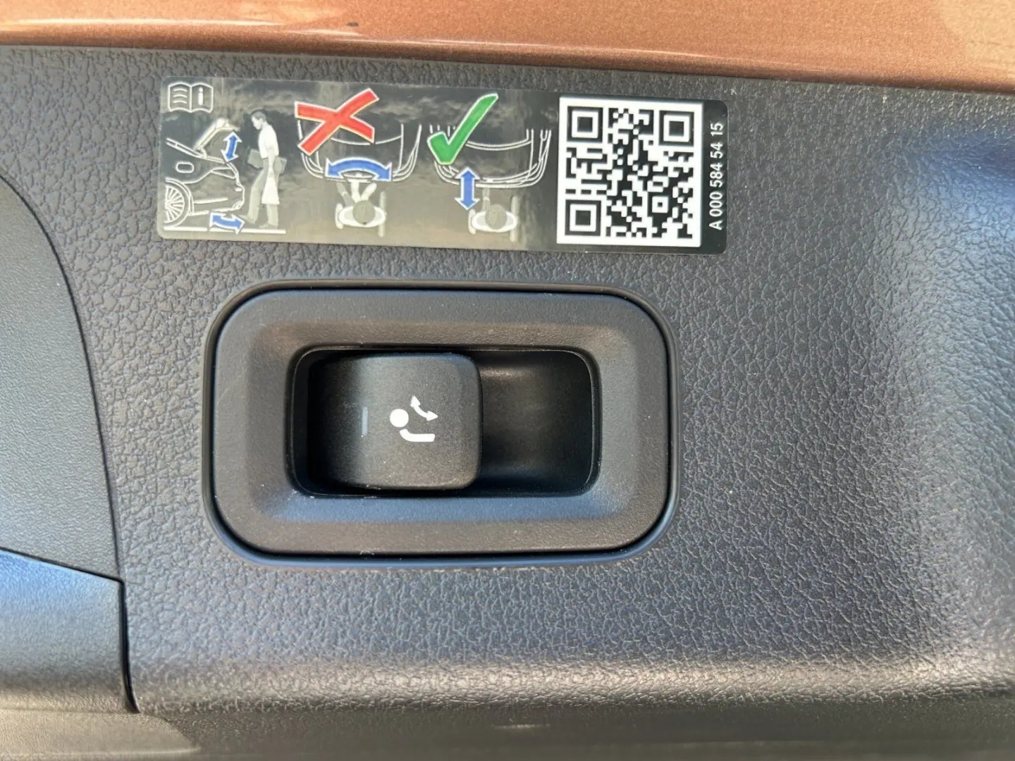 CLA200SB AMG Adv  DISTRO Pano AHK schw.Glas MLED