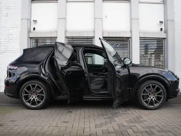 Cayenne E-Hybrid SPORTDESIGN-LUFTF-PANO-HUD-VOLL