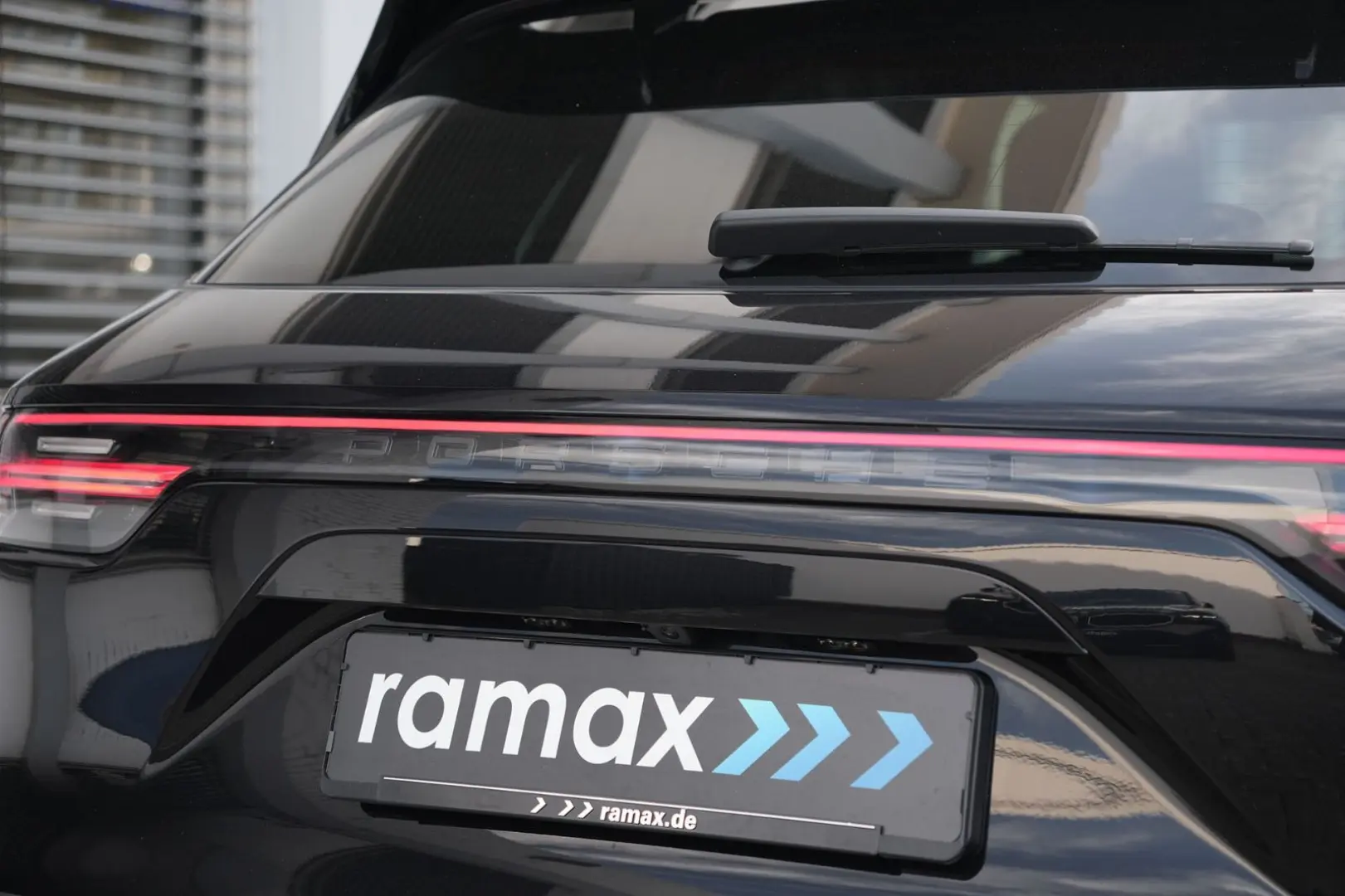 Cayenne E-Hybrid SPORTDESIGN-LUFTF-PANO-HUD-VOLL