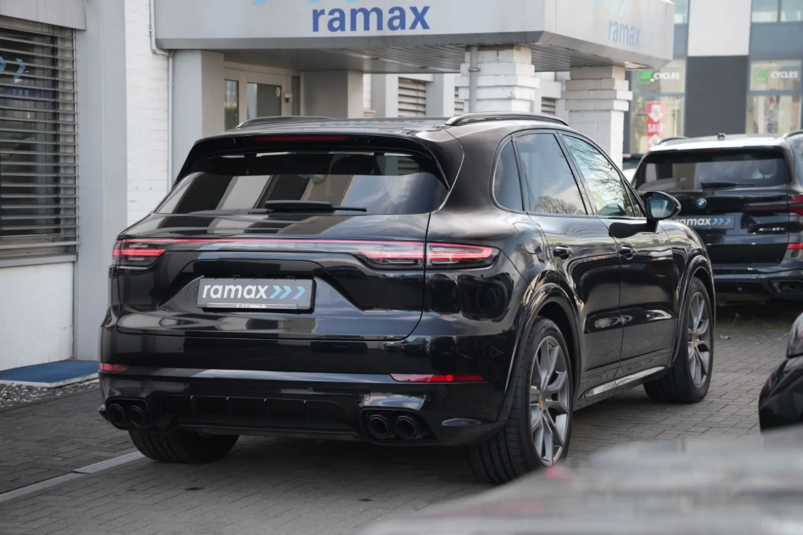 Cayenne E-Hybrid SPORTDESIGN-LUFTF-PANO-HUD-VOLL