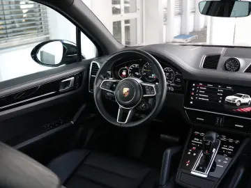 Cayenne E-Hybrid SPORTDESIGN-LUFTF-PANO-HUD-VOLL