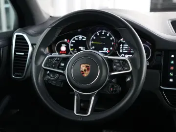 Cayenne E-Hybrid SPORTDESIGN-LUFTF-PANO-HUD-VOLL