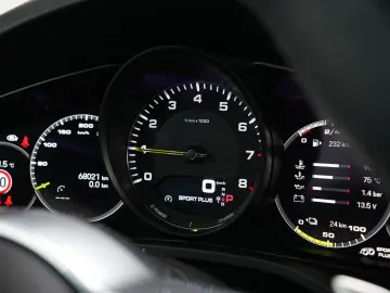 Cayenne E-Hybrid SPORTDESIGN-LUFTF-PANO-HUD-VOLL