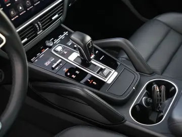 Cayenne E-Hybrid SPORTDESIGN-LUFTF-PANO-HUD-VOLL