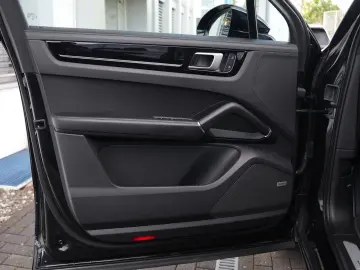 Cayenne E-Hybrid SPORTDESIGN-LUFTF-PANO-HUD-VOLL