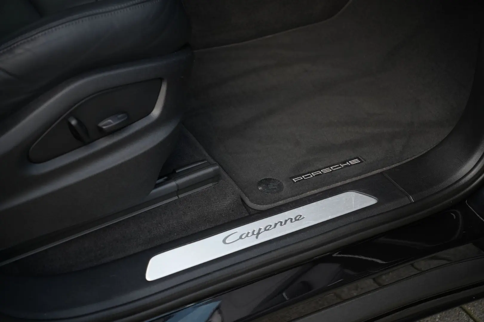 Cayenne E-Hybrid SPORTDESIGN-LUFTF-PANO-HUD-VOLL