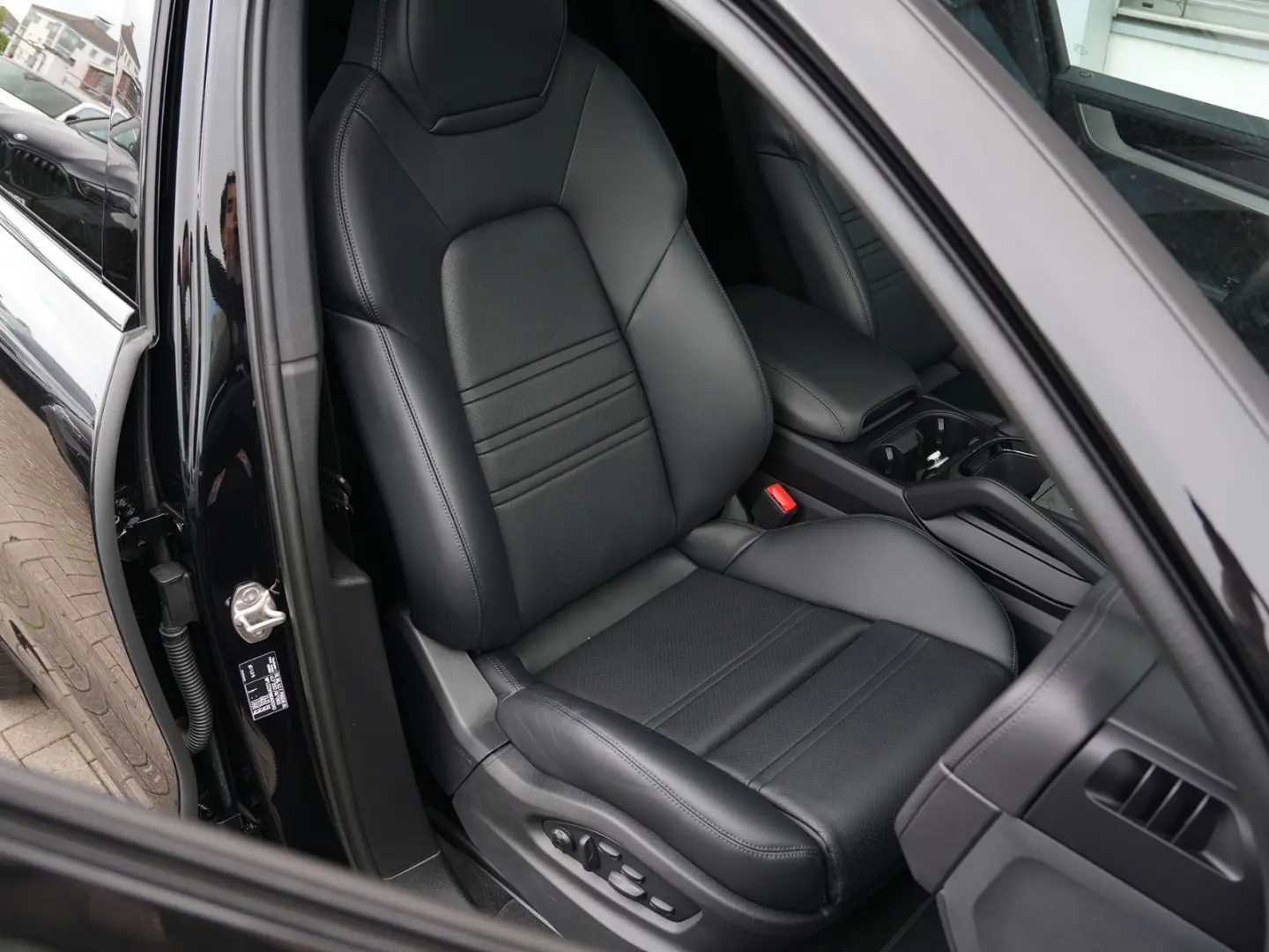 E-Hybrid MY24-INNODRIVE-ACC-LUFTF.-PANO-BOSE-RS