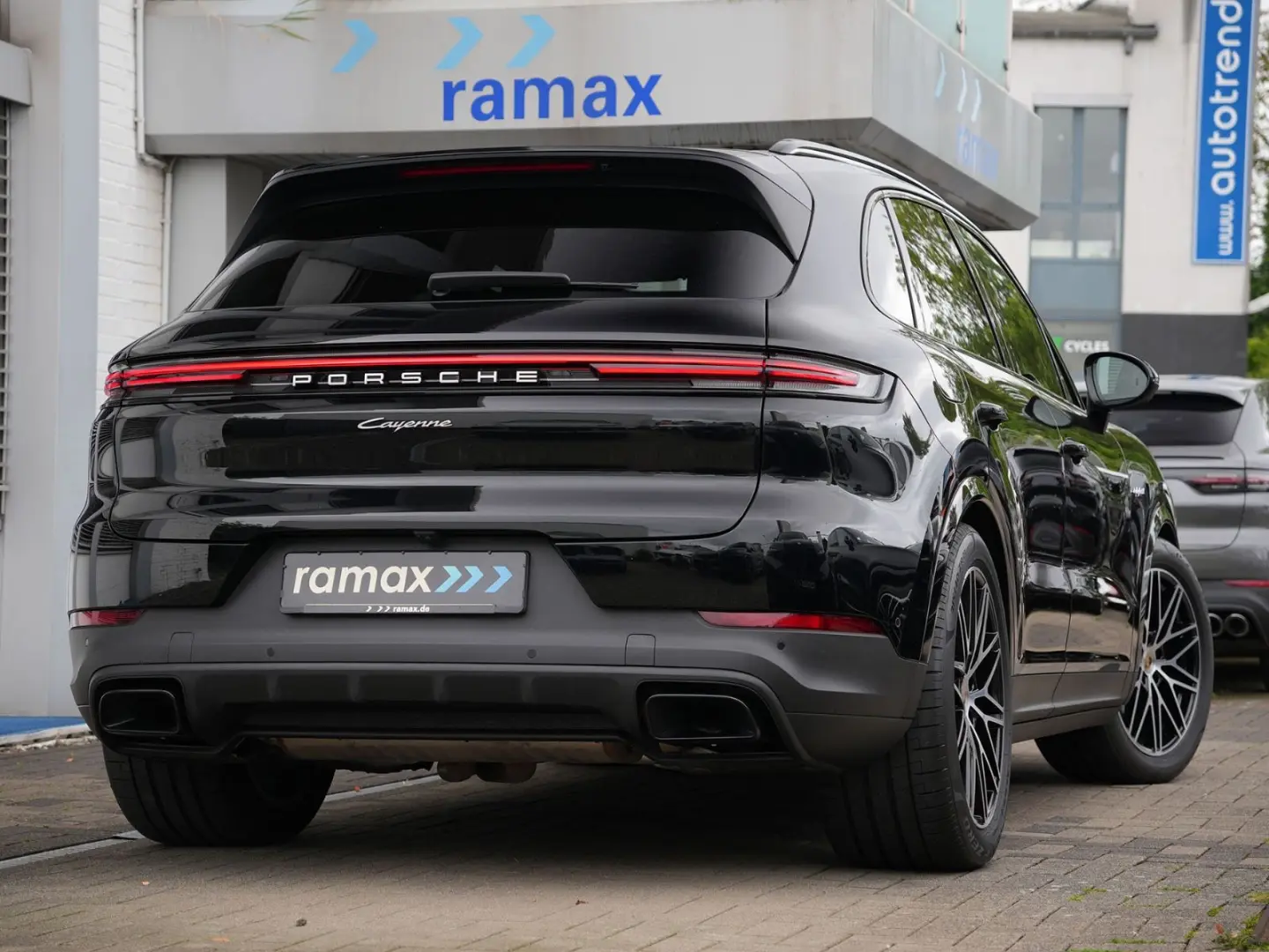 E-Hybrid MY24-INNODRIVE-ACC-LUFTF.-PANO-BOSE-RS