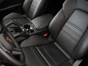 E-Hybrid MY24-INNODRIVE-ACC-LUFTF.-PANO-BOSE-RS