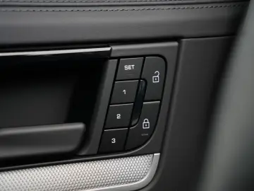 E-Hybrid MY24-INNODRIVE-ACC-LUFTF.-PANO-BOSE-RS