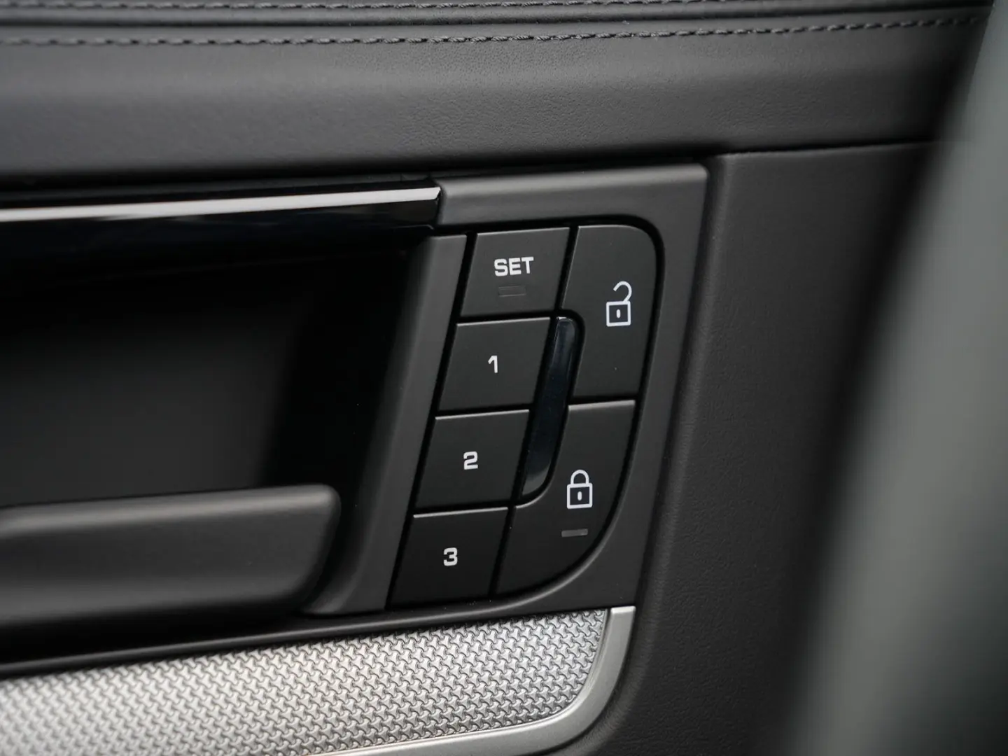 E-Hybrid MY24-INNODRIVE-ACC-LUFTF.-PANO-BOSE-RS