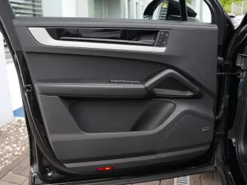 E-Hybrid MY24-INNODRIVE-ACC-LUFTF.-PANO-BOSE-RS