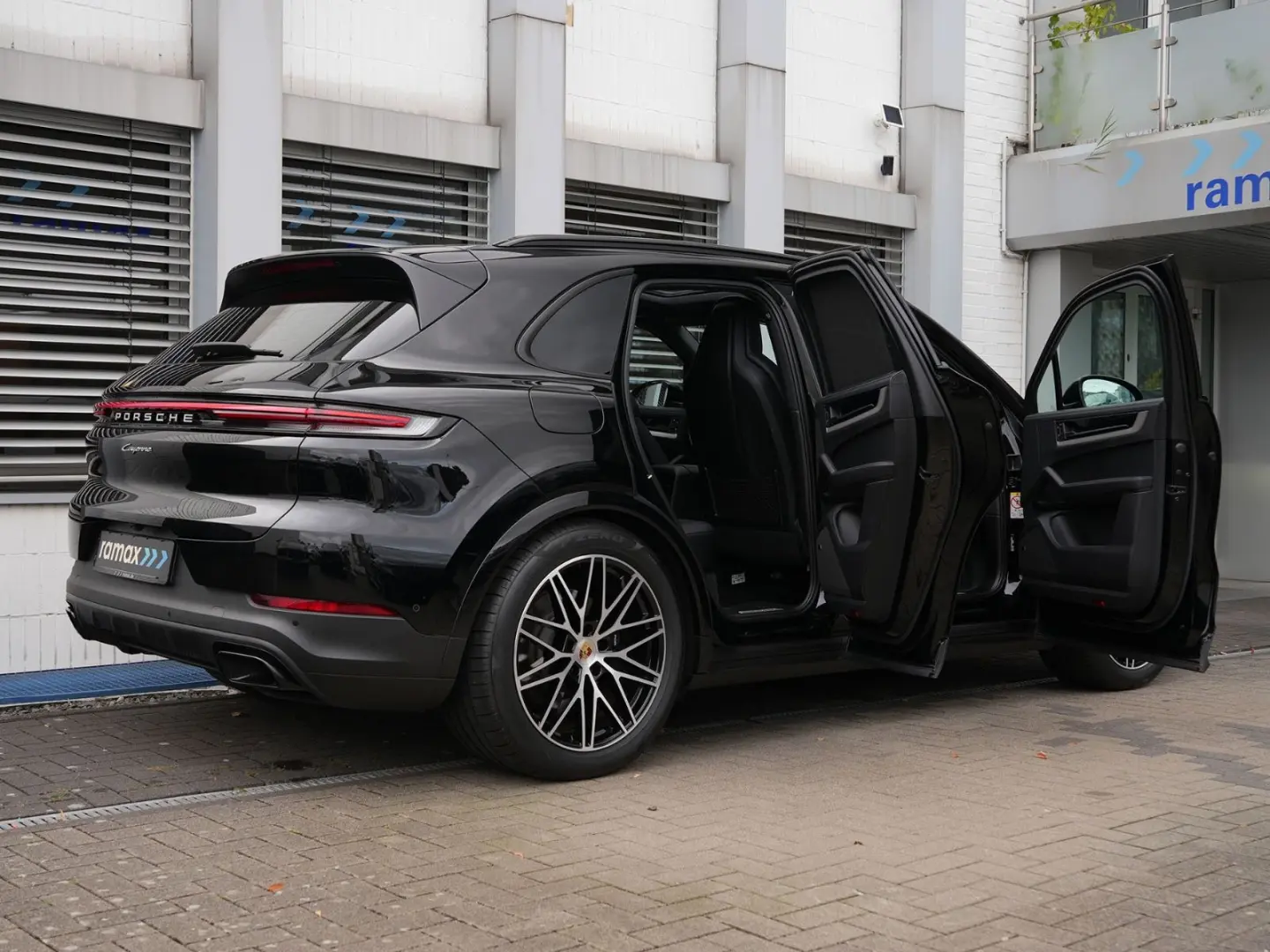 E-Hybrid MY24-INNODRIVE-ACC-LUFTF.-PANO-BOSE-RS