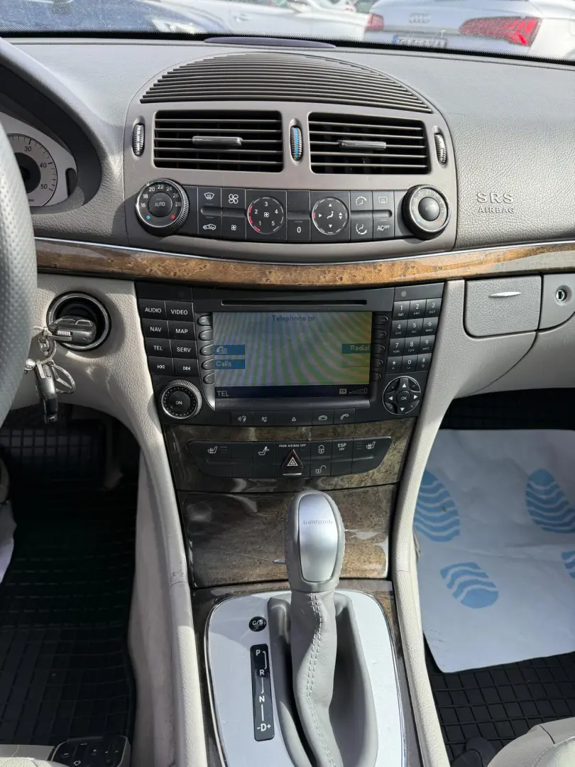 MERCEDES-BENZ E200 AVANGARDE