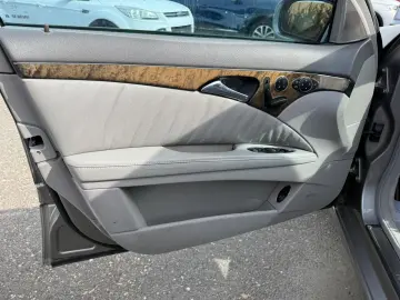 MERCEDES-BENZ E200 AVANGARDE