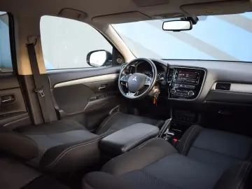 Mitsubishi Outlander 2018 2.0 Benzina 4x4 Automat Euro6