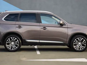 Mitsubishi Outlander 2018 2.0 Benzina 4x4 Automat Euro6
