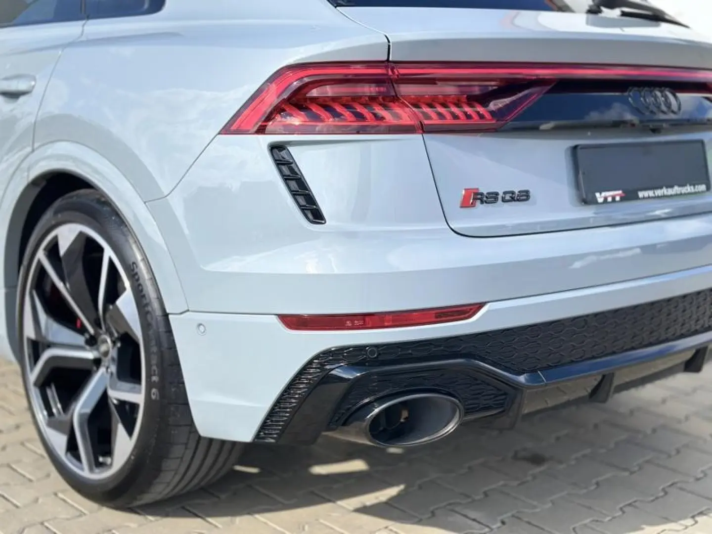 Audi RSQ8