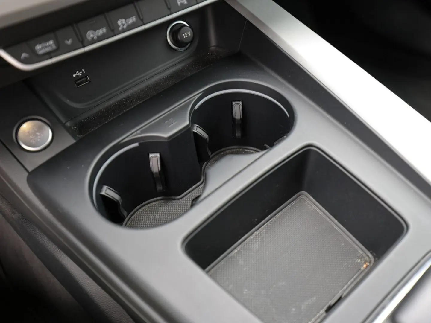 A4 Avant S line 40 TFSI S tronic ACC PANO LED BT