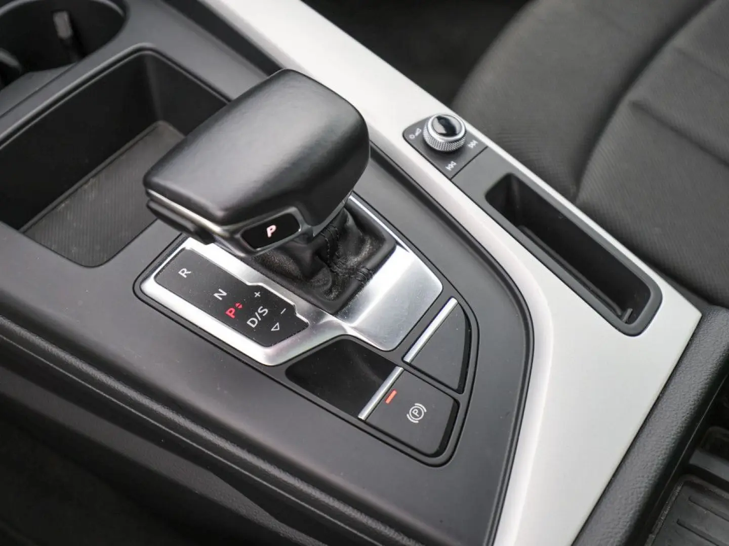 A4 Avant S line 40 TFSI S tronic ACC PANO LED BT