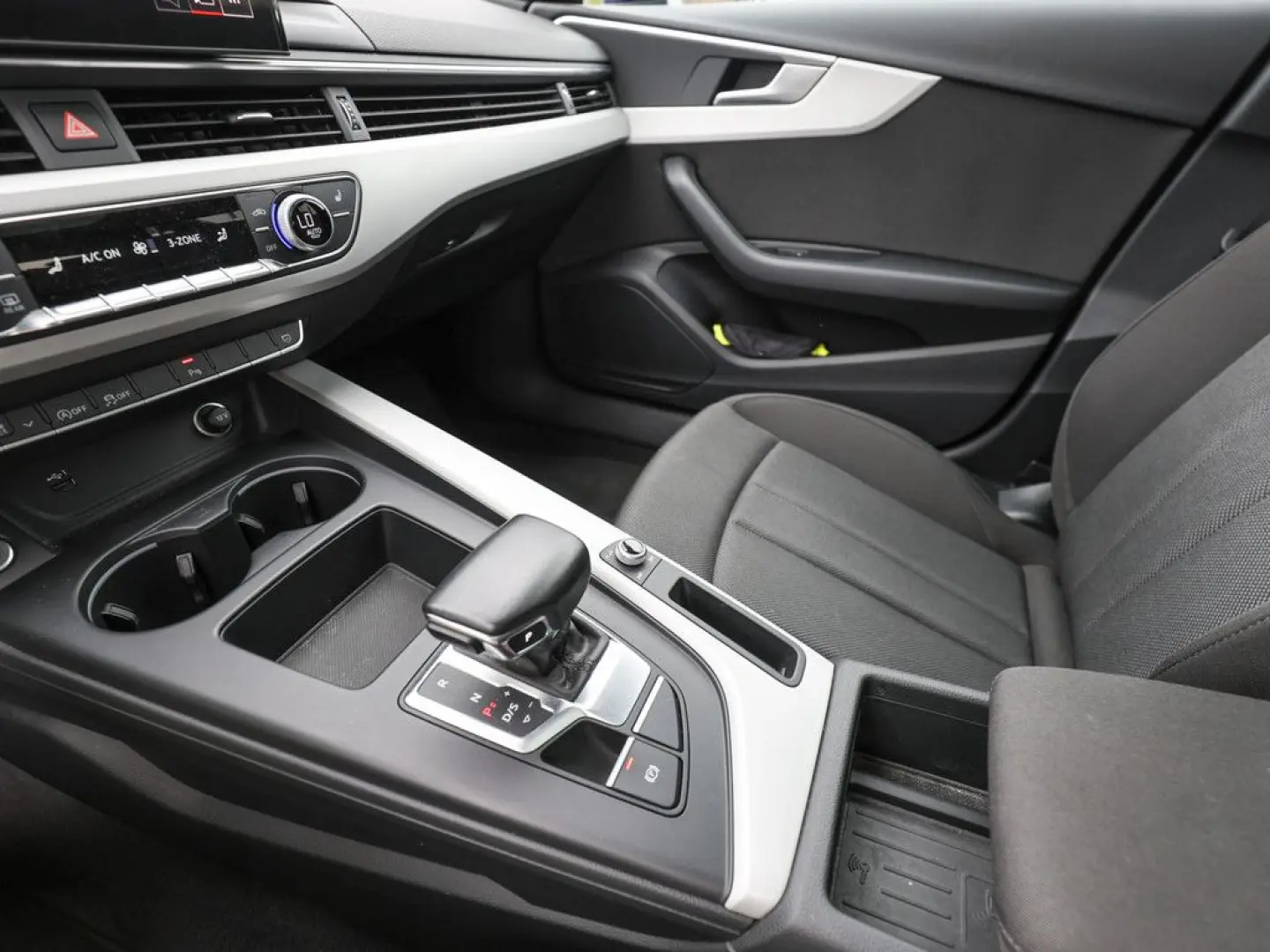 A4 Avant S line 40 TFSI S tronic ACC PANO LED BT