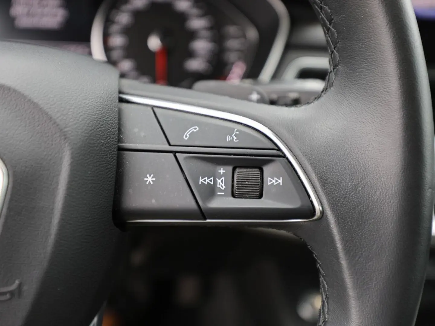 A4 Avant S line 40 TFSI S tronic ACC PANO LED BT