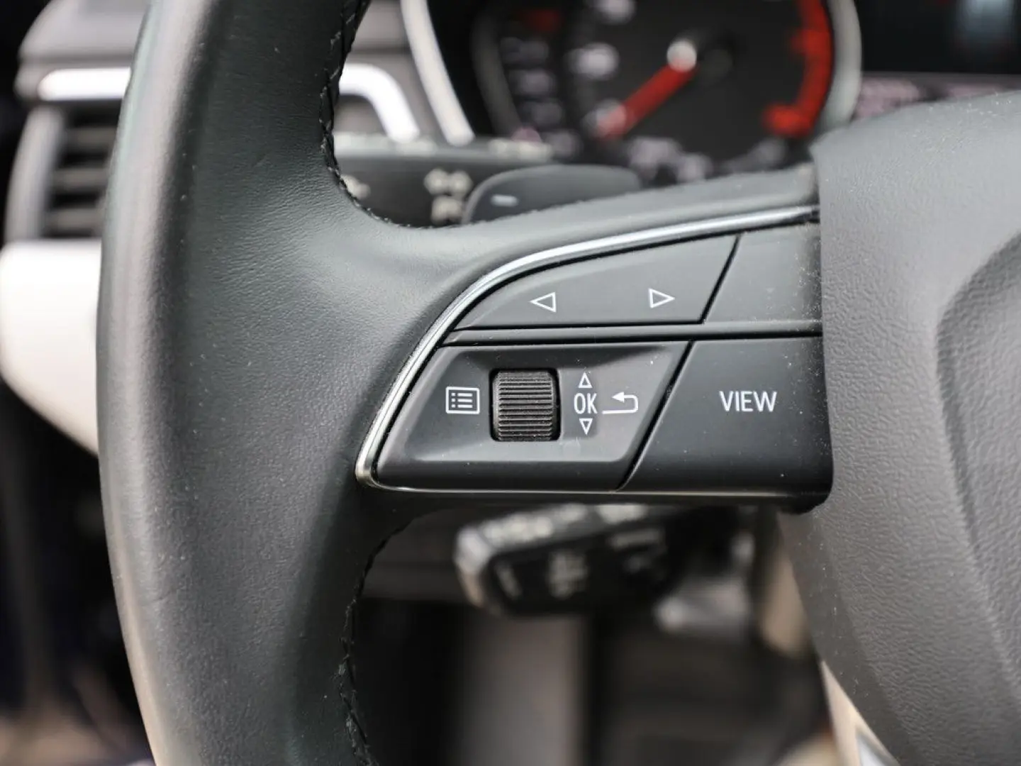 A4 Avant S line 40 TFSI S tronic ACC PANO LED BT