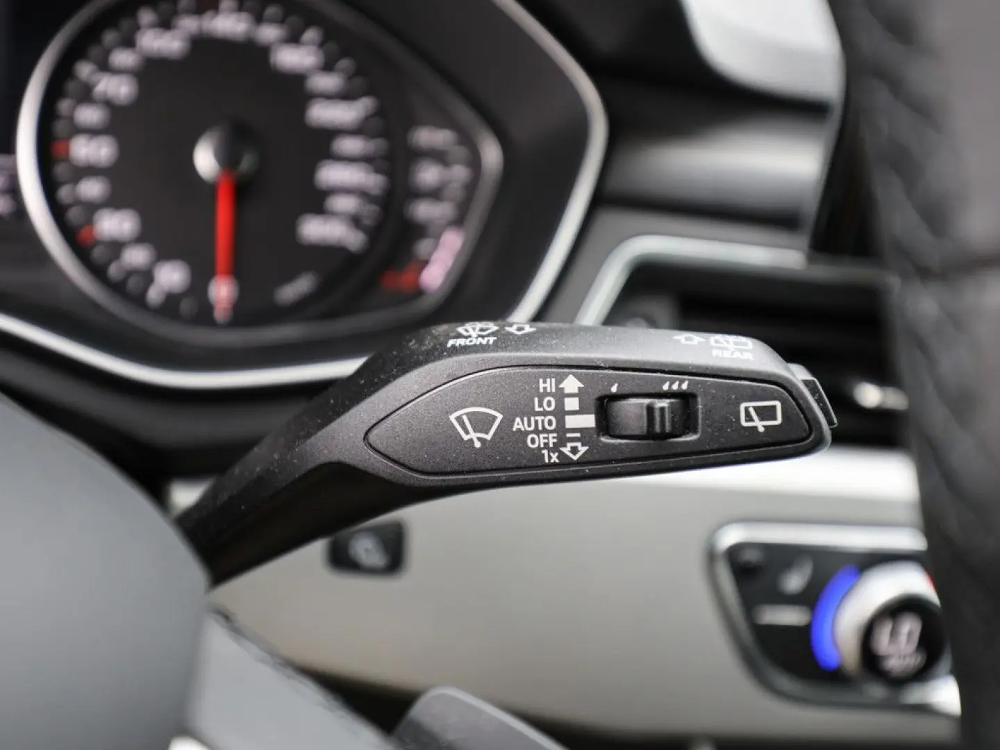 A4 Avant S line 40 TFSI S tronic ACC PANO LED BT