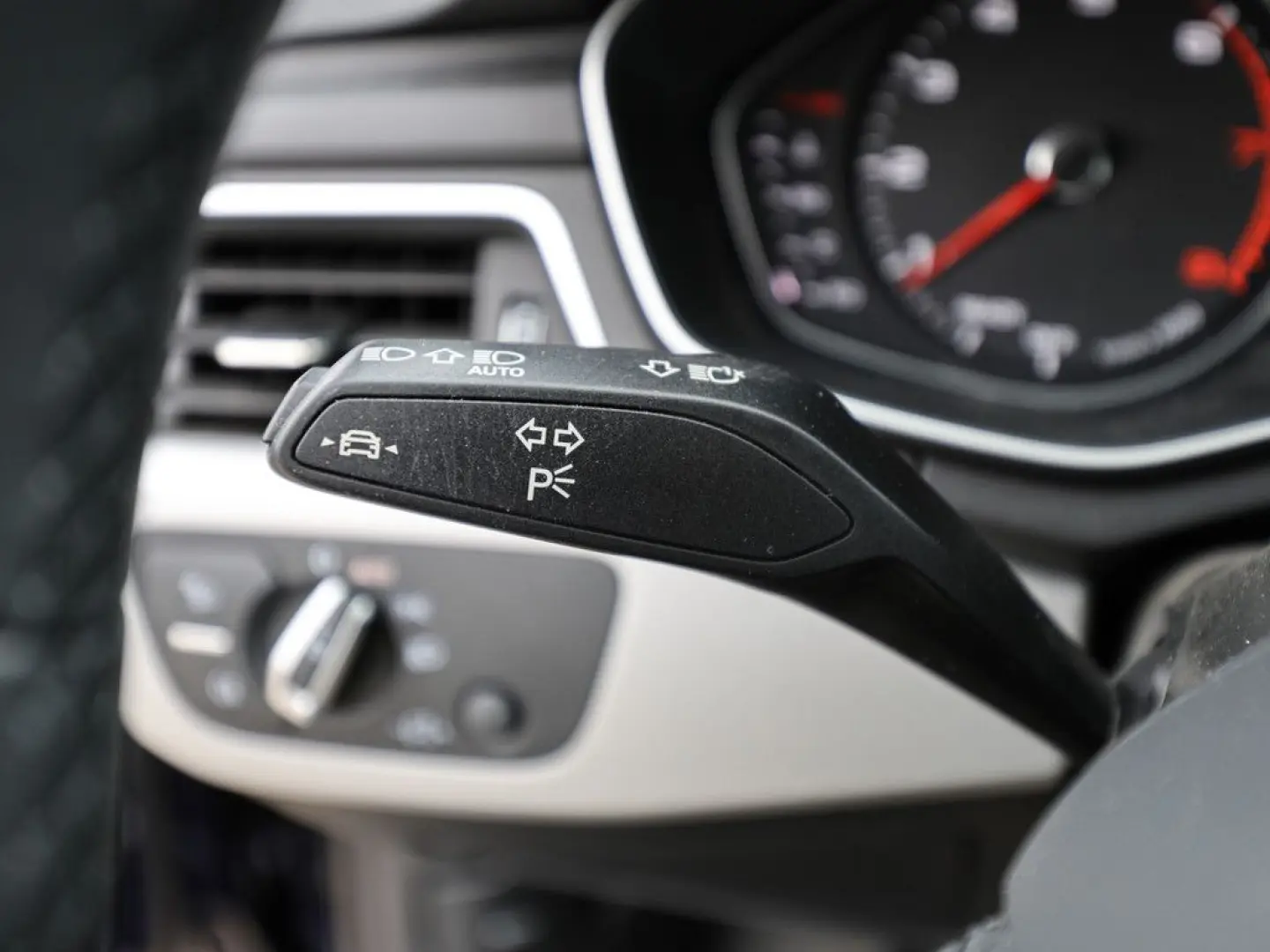 A4 Avant S line 40 TFSI S tronic ACC PANO LED BT