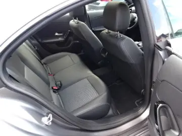 CLA 180d T-LEDER NAVI LED AUTOM PANO KAME 1HAND